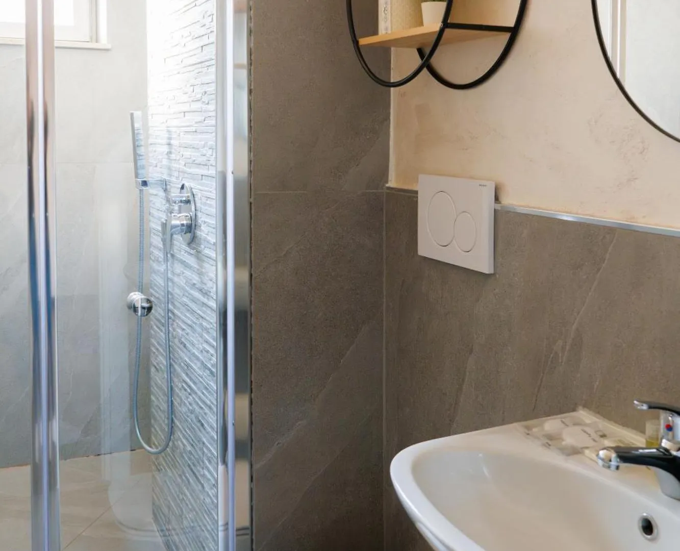 5Min A Piedi City Life-Mico-Metro-Ac-Self Check-In Milan 0*,  Italy